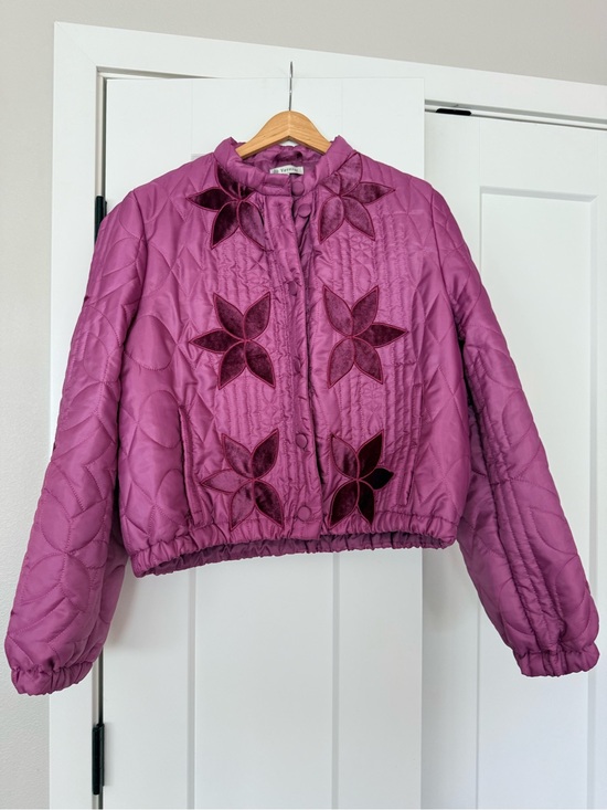 Veveret Jackets & Blazers - Veveret Cropped Quilted Jacket Women’s Size L